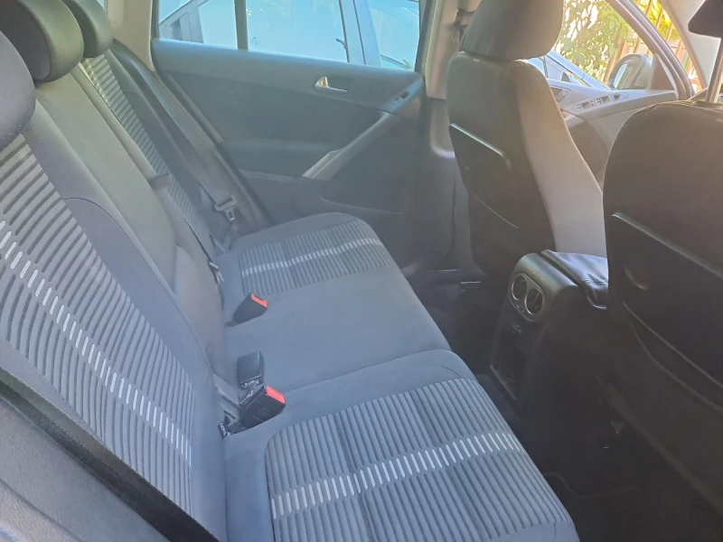VW Tiguan 2.0 TDI, снимка 9 - Автомобили и джипове - 52826149