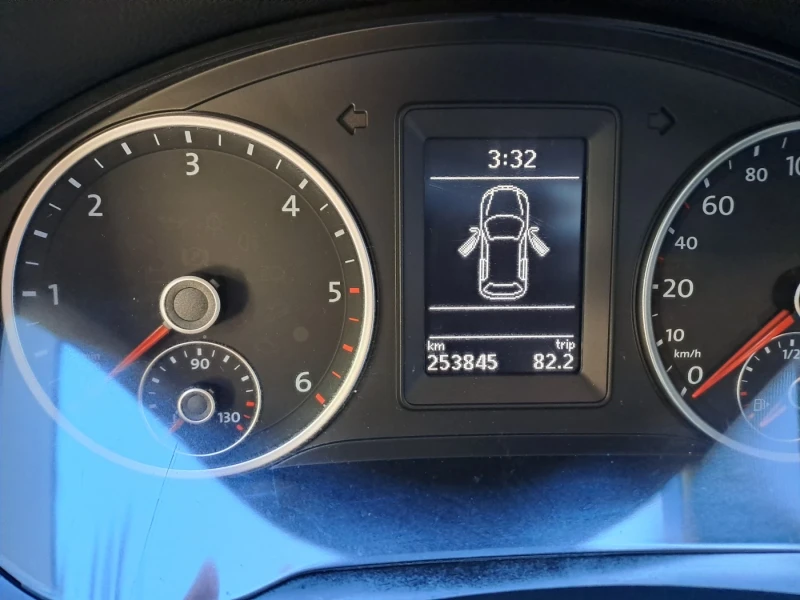 VW Tiguan 2.0 TDI, снимка 7 - Автомобили и джипове - 52826149