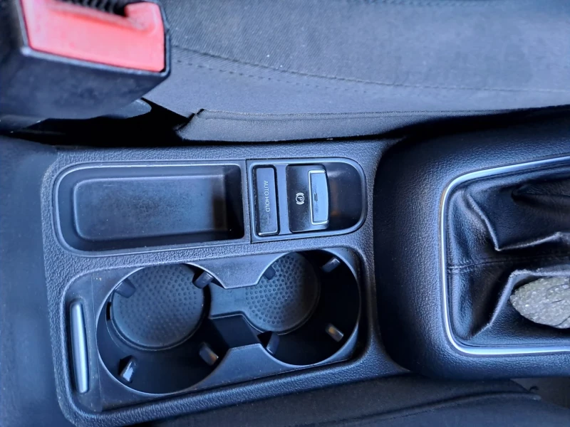 VW Tiguan 2.0 TDI, снимка 5 - Автомобили и джипове - 52826149