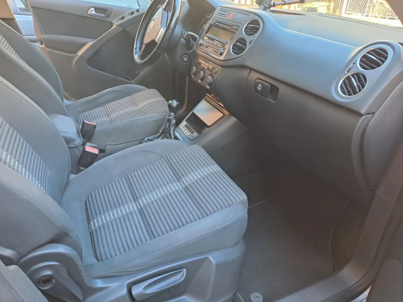 VW Tiguan 2.0 TDI, снимка 10 - Автомобили и джипове - 52826149