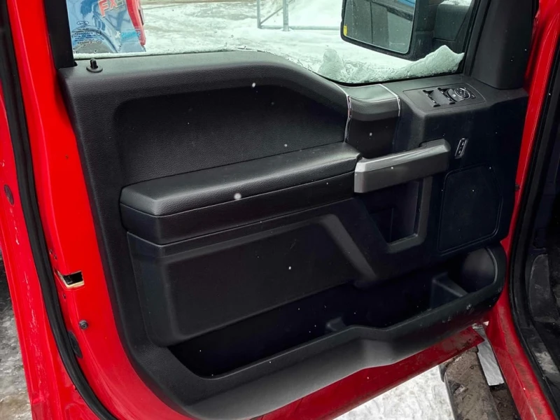 Ford F150 * 4WD SuperCrew * CARFAX * БЕЗ ПЪРВОНАЧАЛНА ВНОСКА, снимка 12 - Автомобили и джипове - 52941016