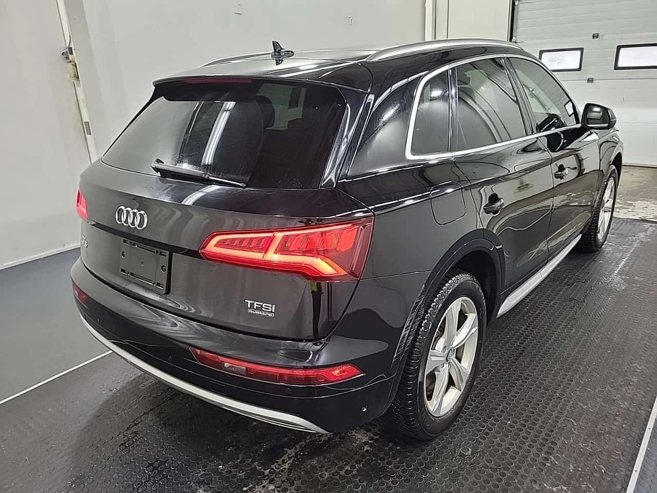 Audi Q5 * PREMIUM PLUS * CARFAX * ПАНОРАМА * 2 КЛЮЧА * , снимка 3 - Автомобили и джипове - 53991178