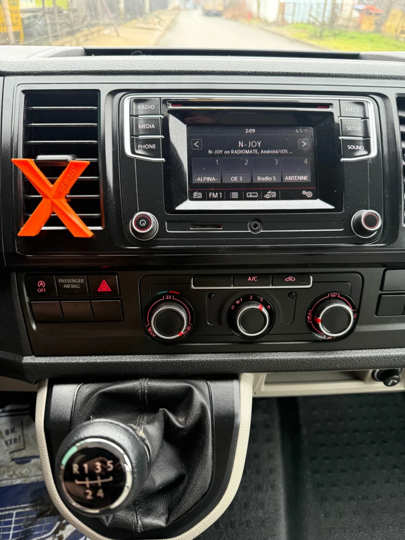 VW Transporter 2.0 , Климатик , 6 места, снимка 12 - Бусове и автобуси - 53212470