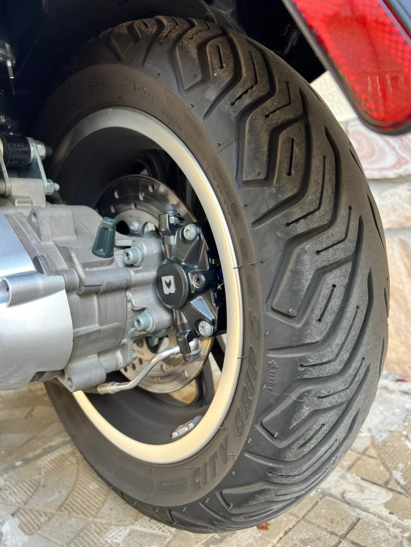 Vespa GTS Super GTS 300 с Vespa куфар, снимка 13 - Мотоциклети и мототехника - 52588681