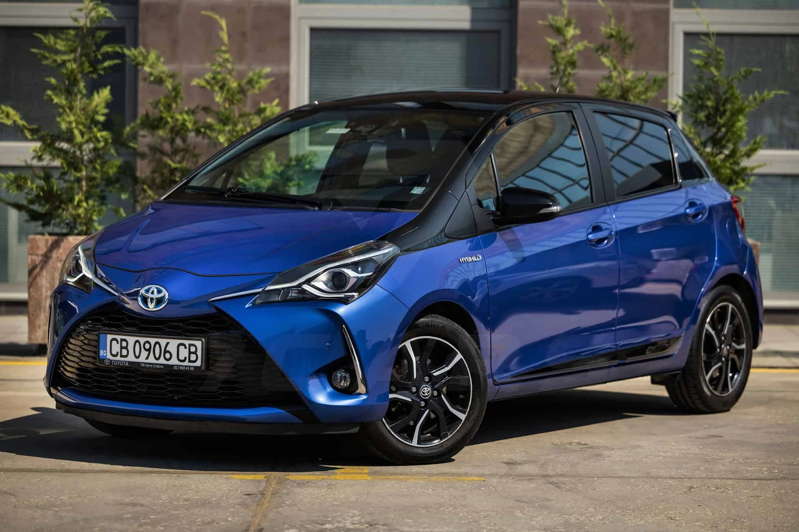 Toyota Yaris Hybrid P13 части брави, стъкло ел. инсталация и волан - Тойота Ярис Хибрид П13, снимка 2 - Части - 54669271