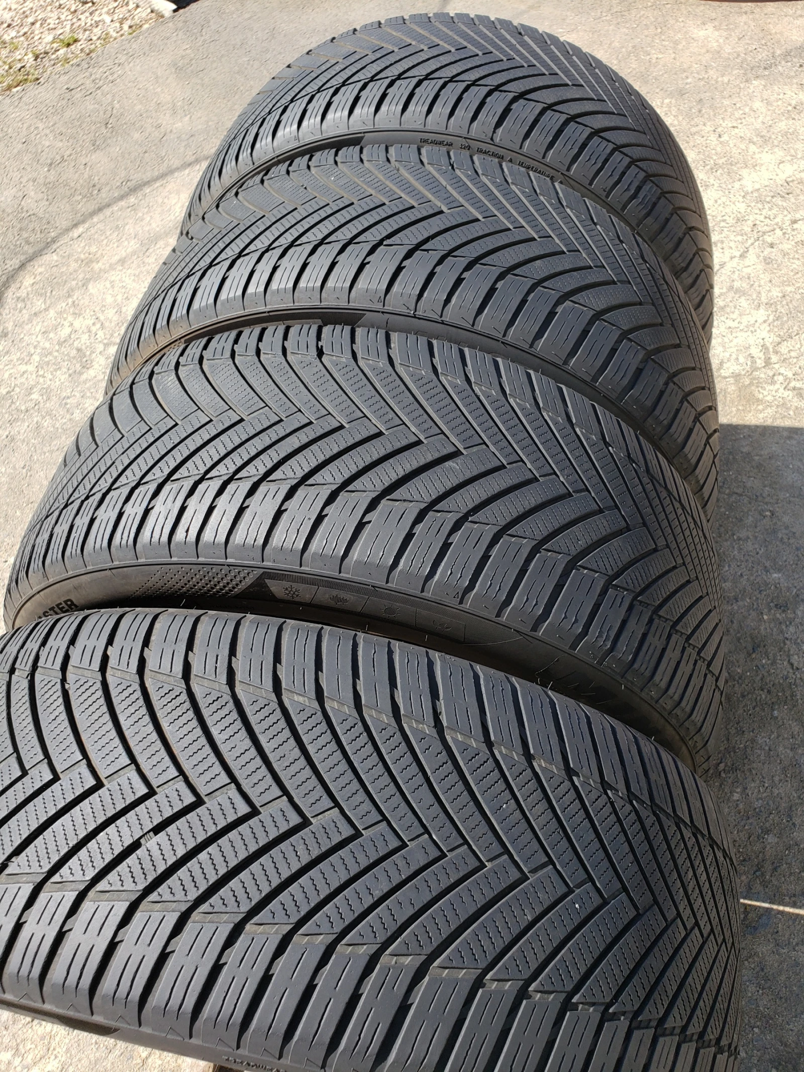 Гуми Всесезонни 255/45R20, снимка 3 - Гуми и джанти - 54333637