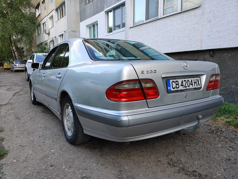 Mercedes-Benz E 200, снимка 3 - Автомобили и джипове - 46065840