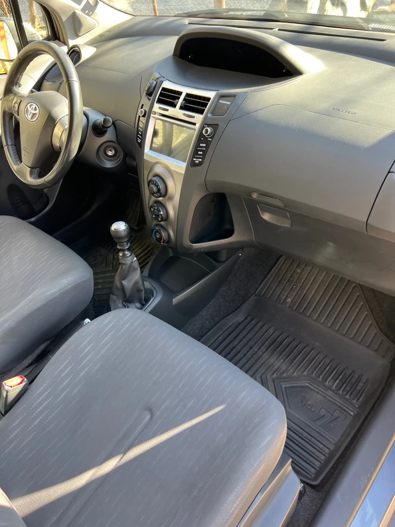 Toyota Yaris 1.3 VVTi 6ck, снимка 10 - Автомобили и джипове - 48677741