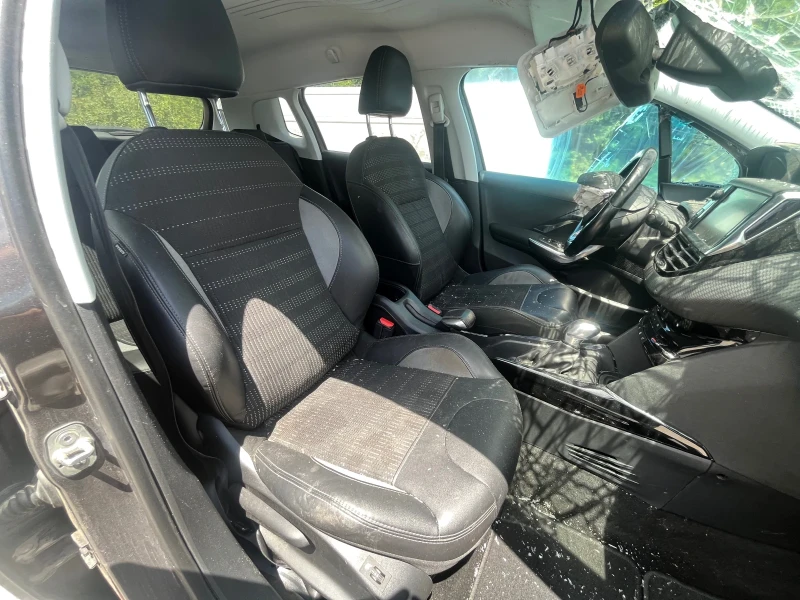 Peugeot 2008 1.2Turbo FACELIFT, снимка 4 - Автомобили и джипове - 51383136