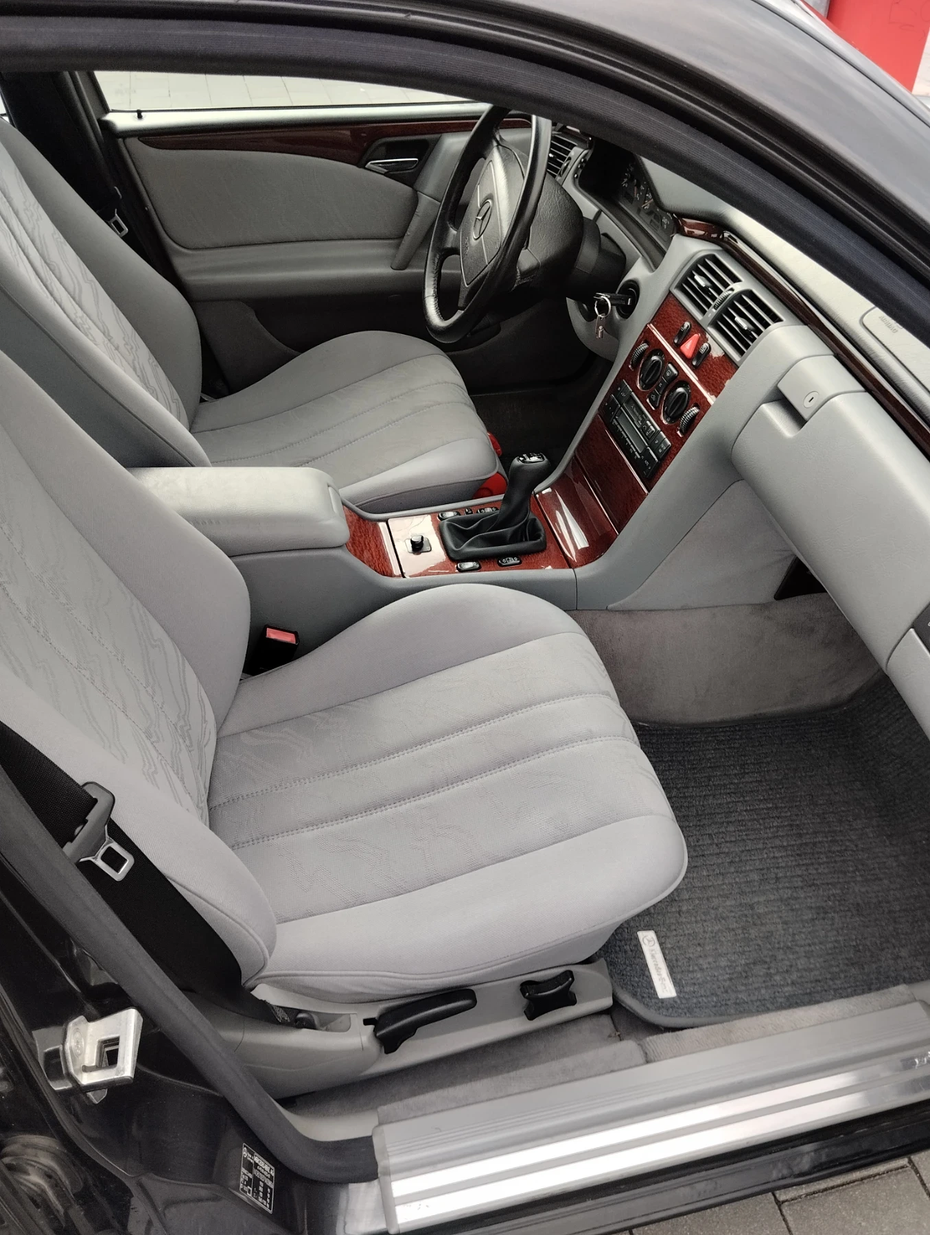 Mercedes-Benz E 200 Clasic | Mobile.bg   11