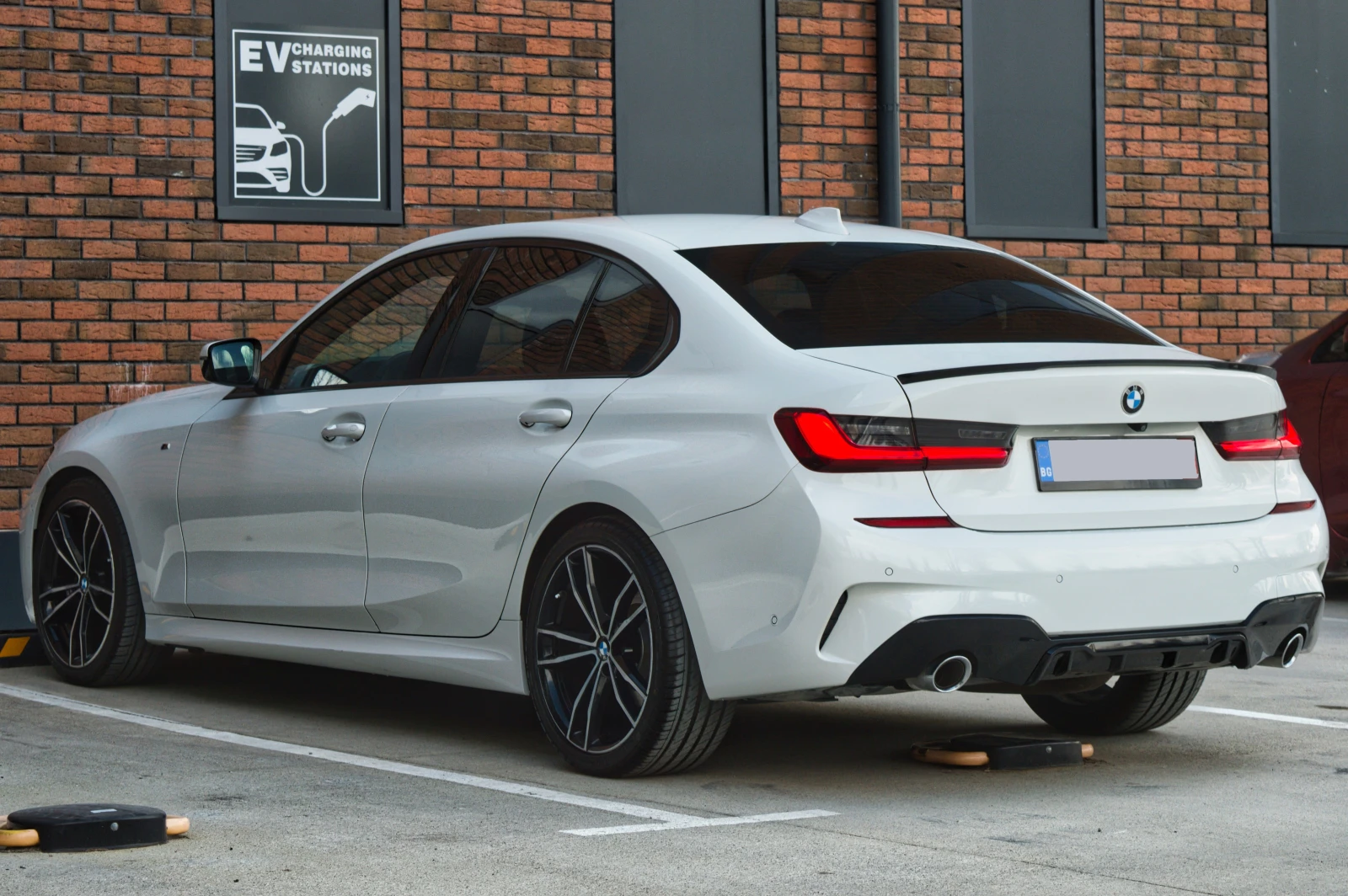 BMW 320 D M-Pack, снимка 6 - Автомобили и джипове - 53877315