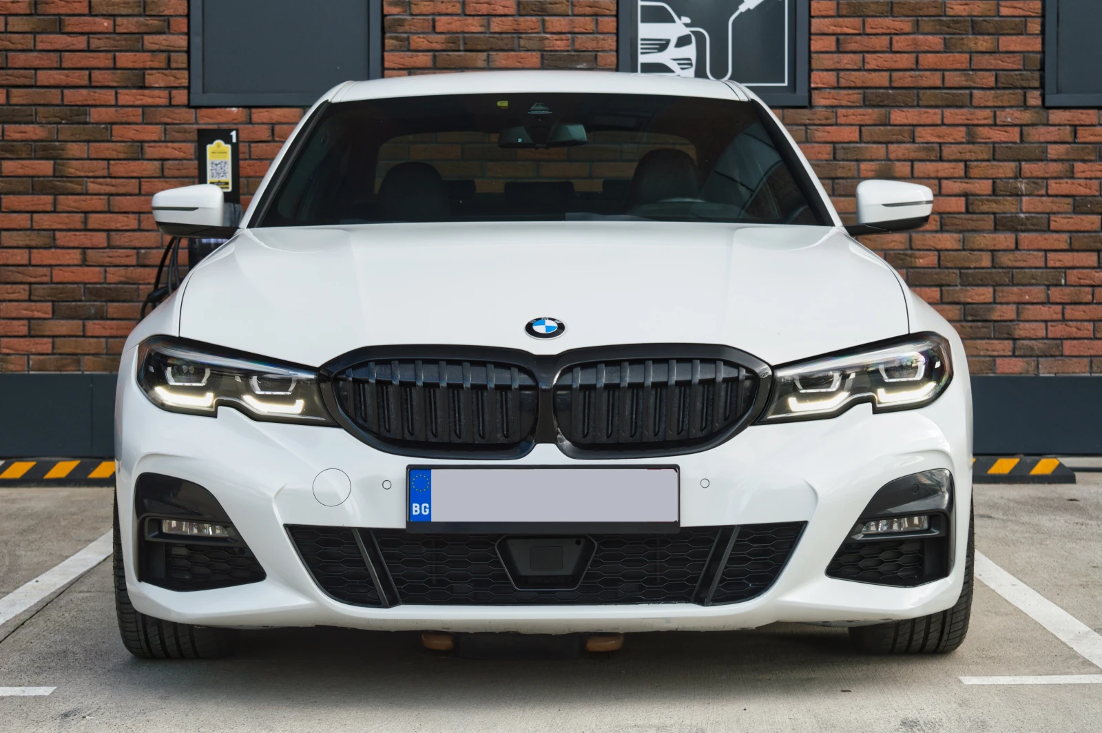 BMW 320 D M-Pack, снимка 2 - Автомобили и джипове - 53877315