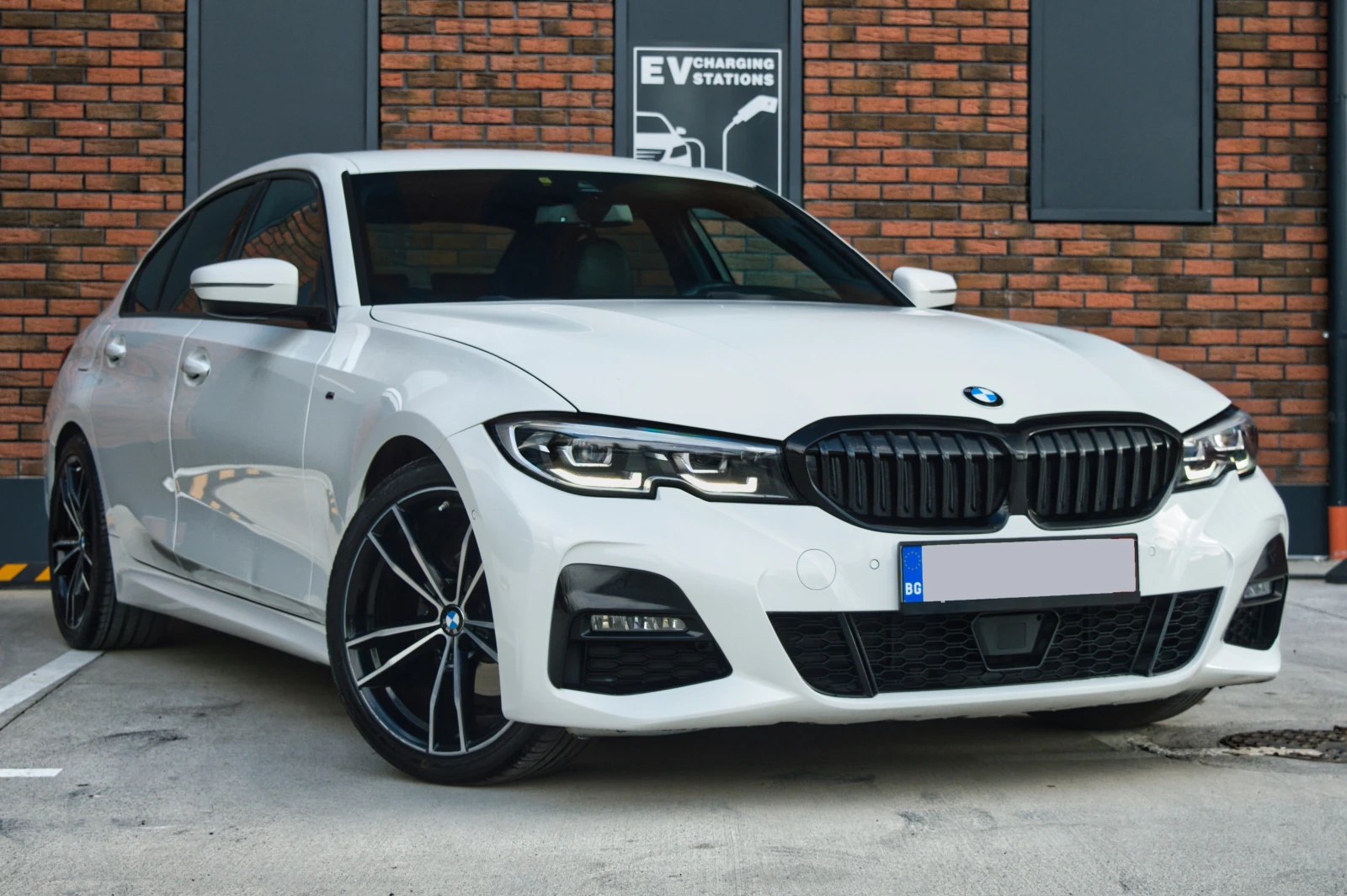 BMW 320 D M-Pack, снимка 3 - Автомобили и джипове - 53877315