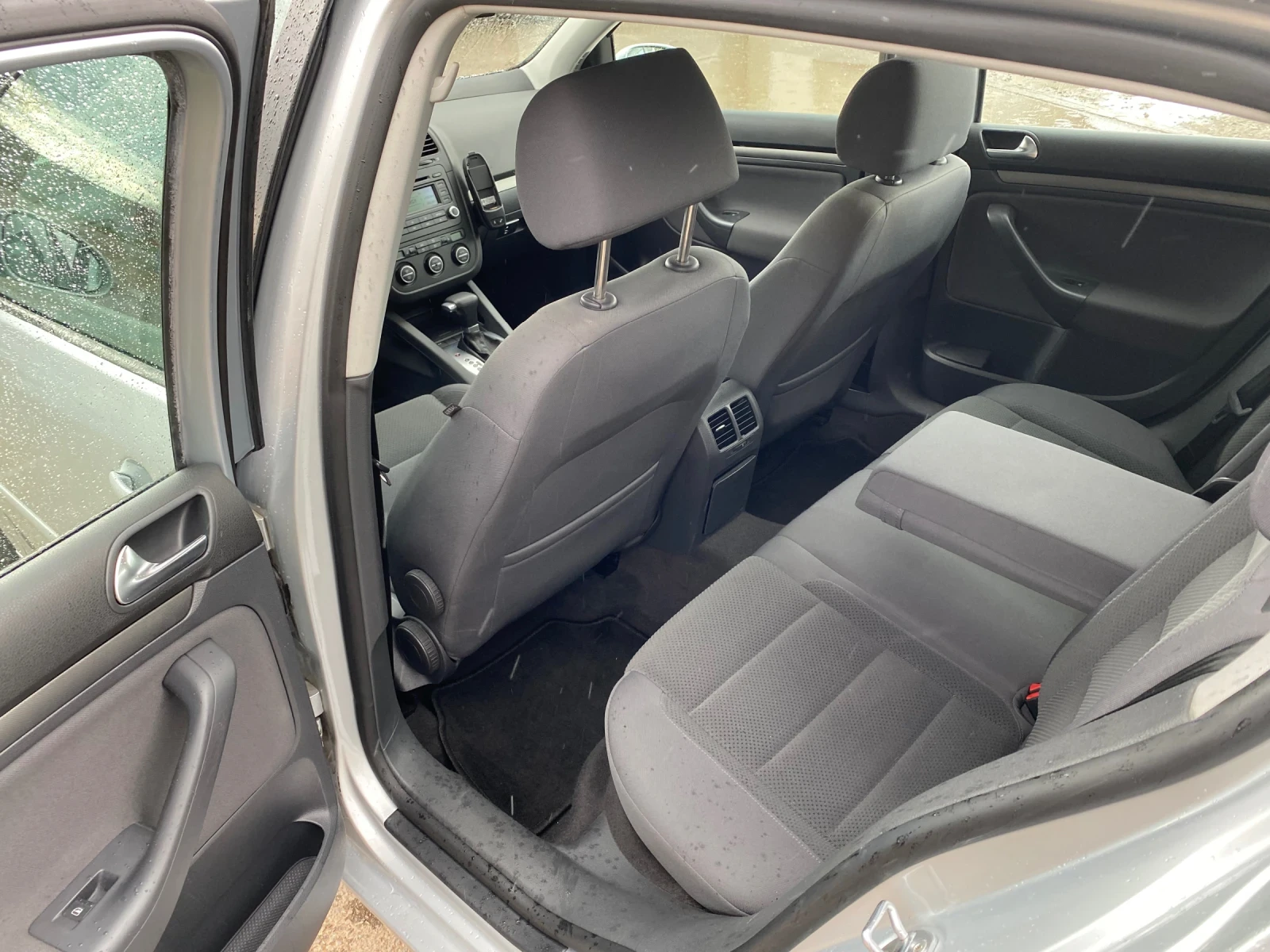 VW Golf АВТОМАТИК, СЕРВИЗНА ИСТОРИЯ, ОБСЛУЖЕН, НОВИ ГУМИ, снимка 12 - Автомобили и джипове - 54242098