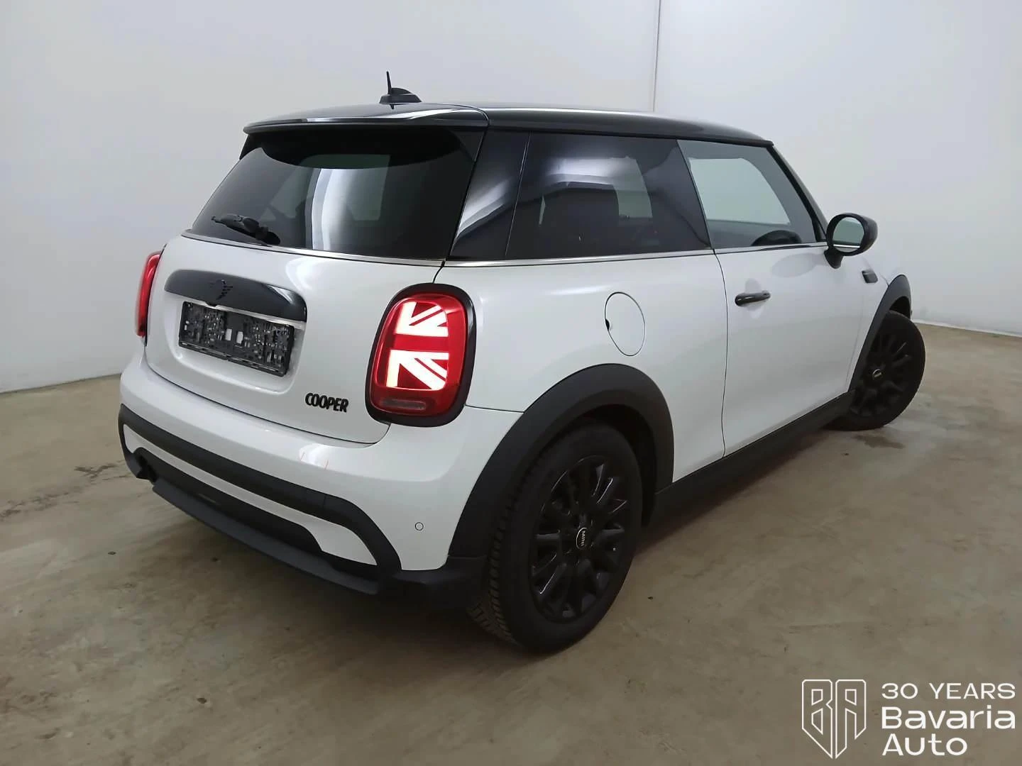 Mini Cooper 1, 5 Steptronic Classic Trim, снимка 3 - Автомобили и джипове - 54429396