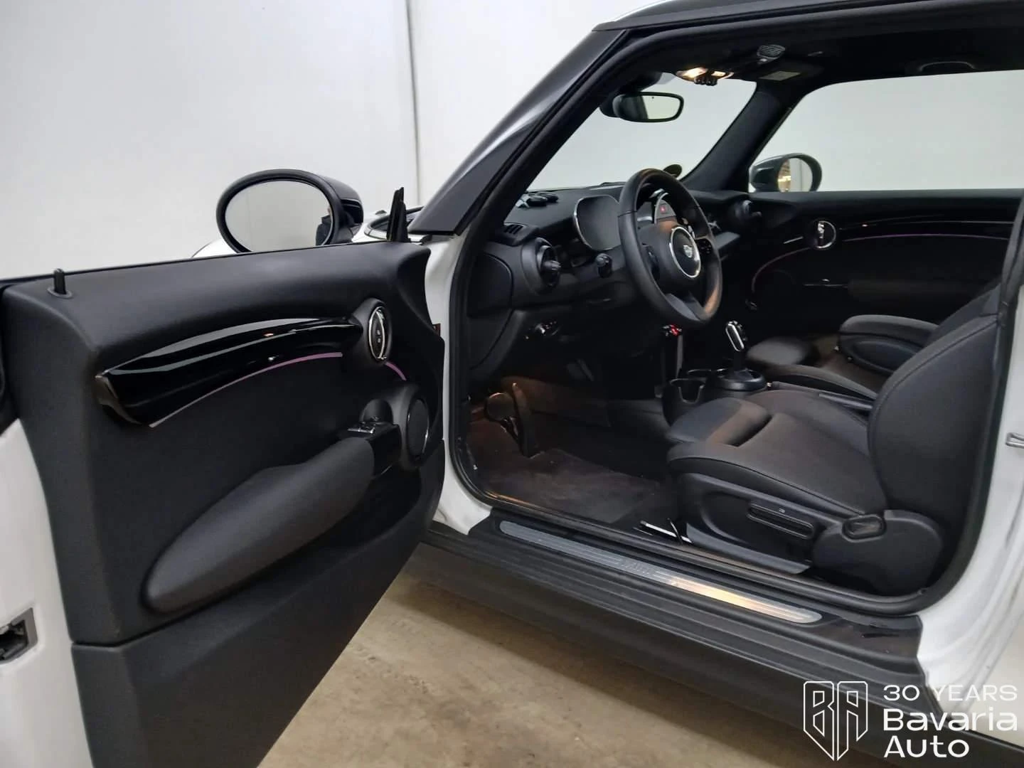 Mini Cooper 1, 5 Steptronic Classic Trim, снимка 5 - Автомобили и джипове - 54429396