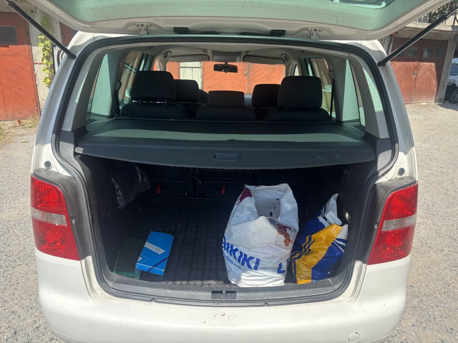 VW Touran 2.0 TDI, снимка 7 - Автомобили и джипове - 56235269