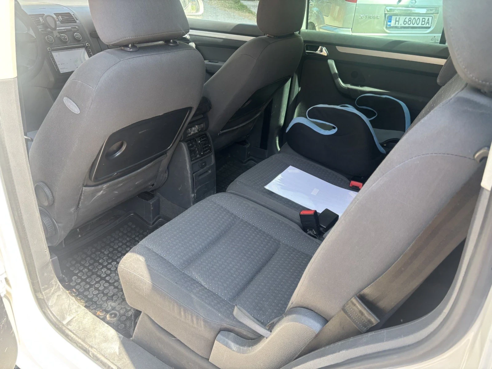 VW Touran 2.0 TDI, снимка 6 - Автомобили и джипове - 56235269