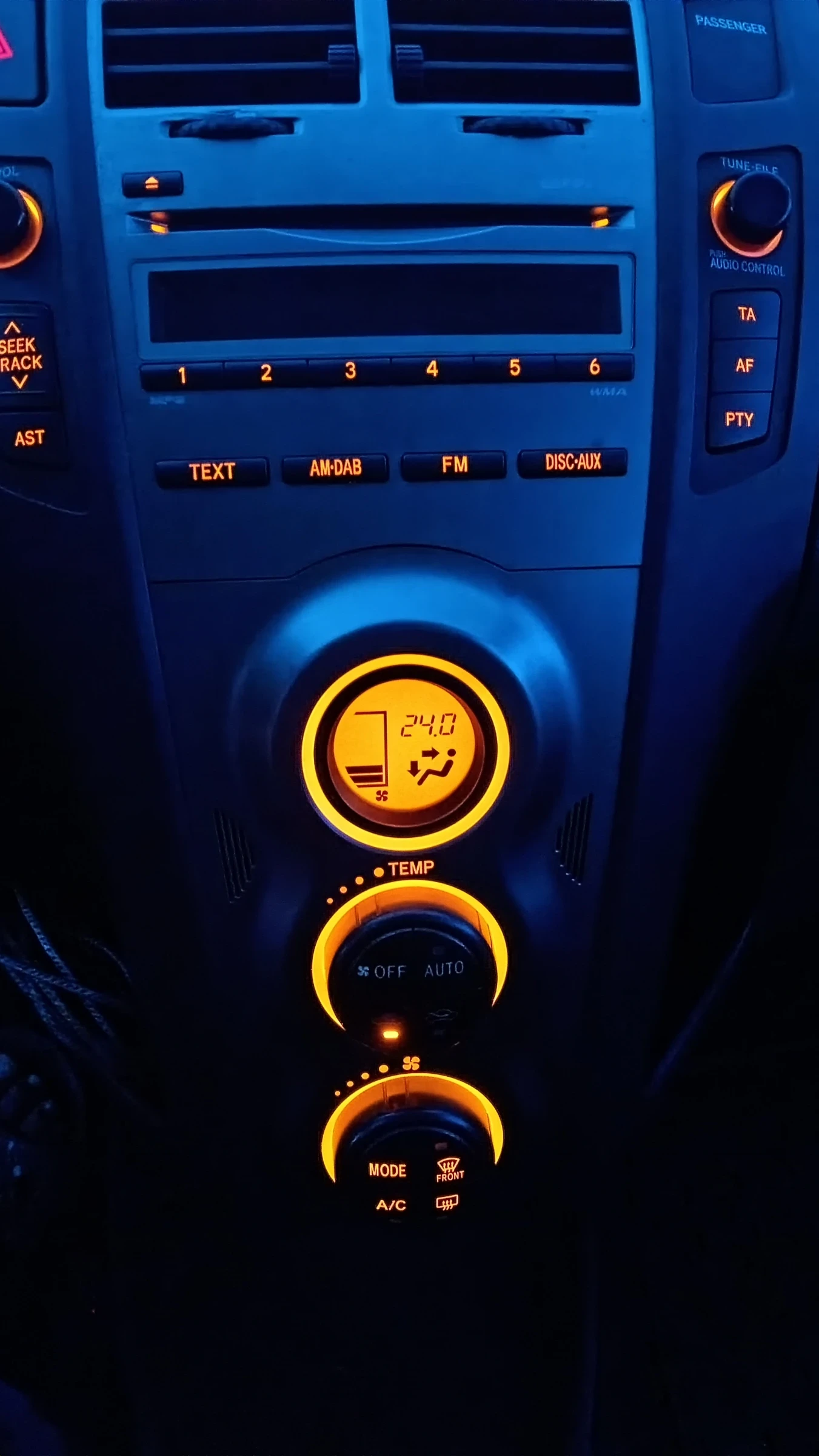 Toyota Yaris 1.3 VVT I  ��� 6 �������� | Mobile.bg � ����������� 11