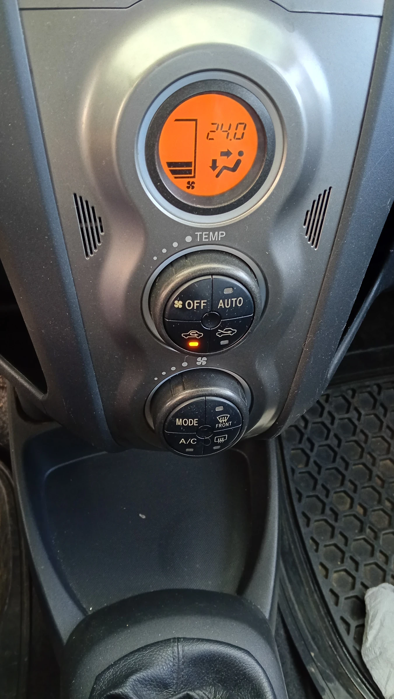 Toyota Yaris 1.3 VVT I  ��� 6 �������� | Mobile.bg � ����������� 12