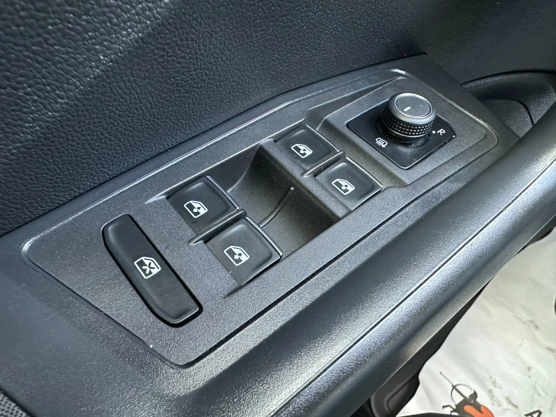 VW T-Roc 2.0i 190 к.с./ГАРАНЦИЯ, снимка 14 - Автомобили и джипове - 52690434