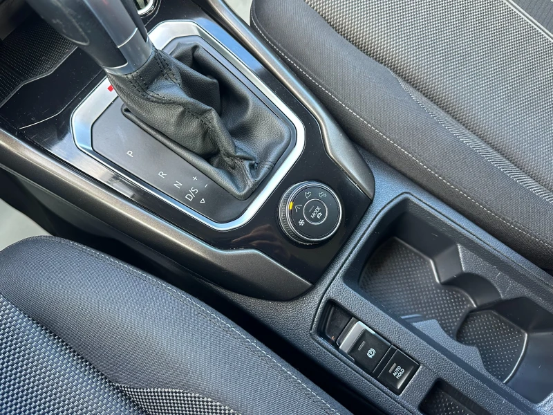 VW T-Roc 2.0i 190 к.с./ГАРАНЦИЯ, снимка 11 - Автомобили и джипове - 52690434