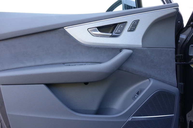 Audi Q7 3XS-LINE* RS* OLED LIGHTS* B&O* PANO* 360* , снимка 12 - Автомобили и джипове - 53040724