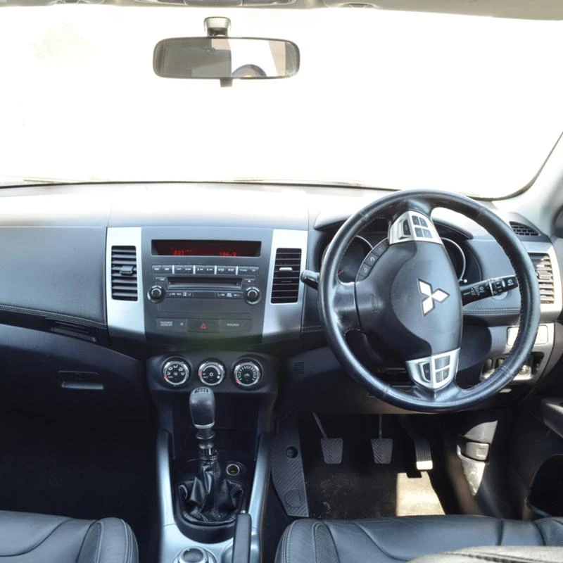 Mitsubishi Outlander 2.2 DI-D, снимка 6 - Автомобили и джипове - 29310138