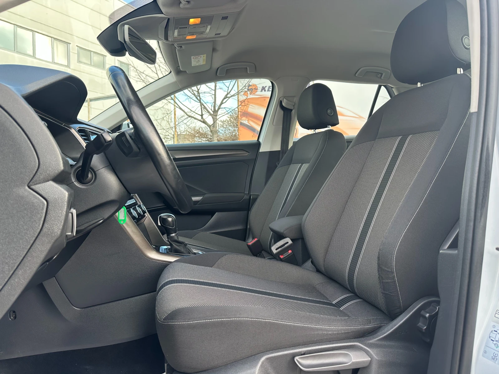 VW T-Roc 2.0i 190 к.с./ГАРАНЦИЯ - изображение 8