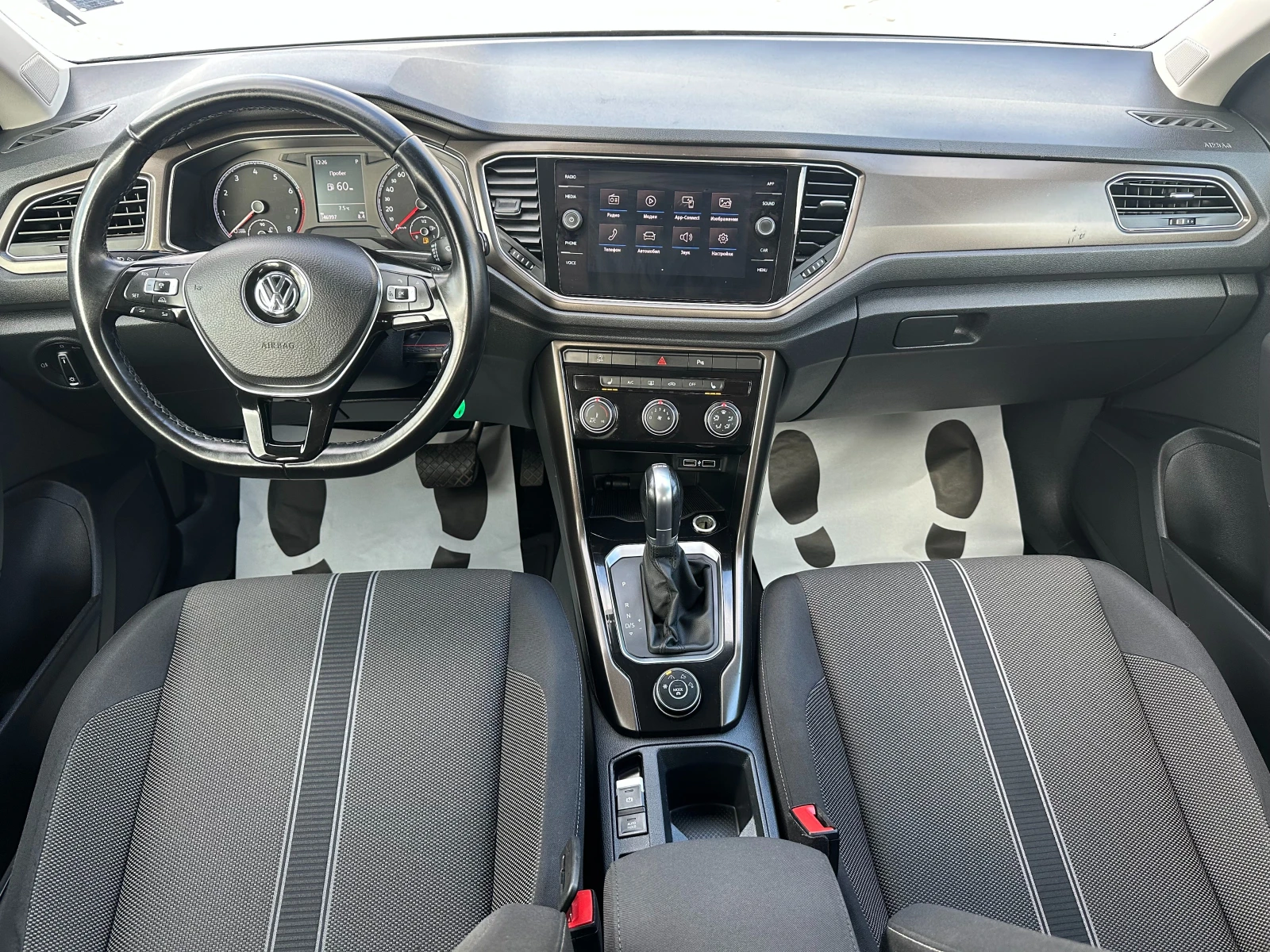 VW T-Roc 2.0i 190 к.с./ГАРАНЦИЯ - изображение 10