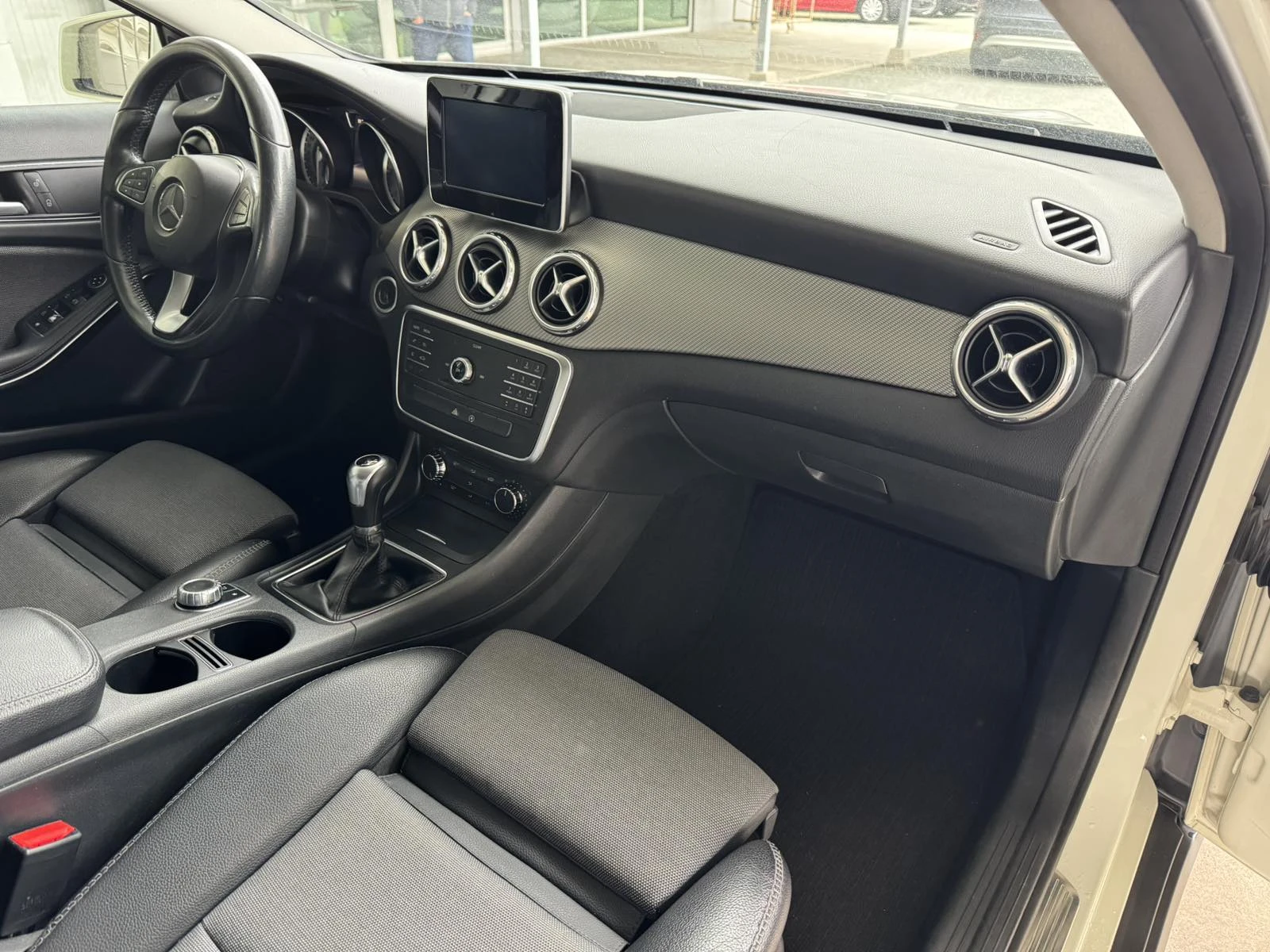 Mercedes-Benz GLA 200 d* 2.2* 136ps* ����* ����* ������ | Mobile.bg � ����������� 10