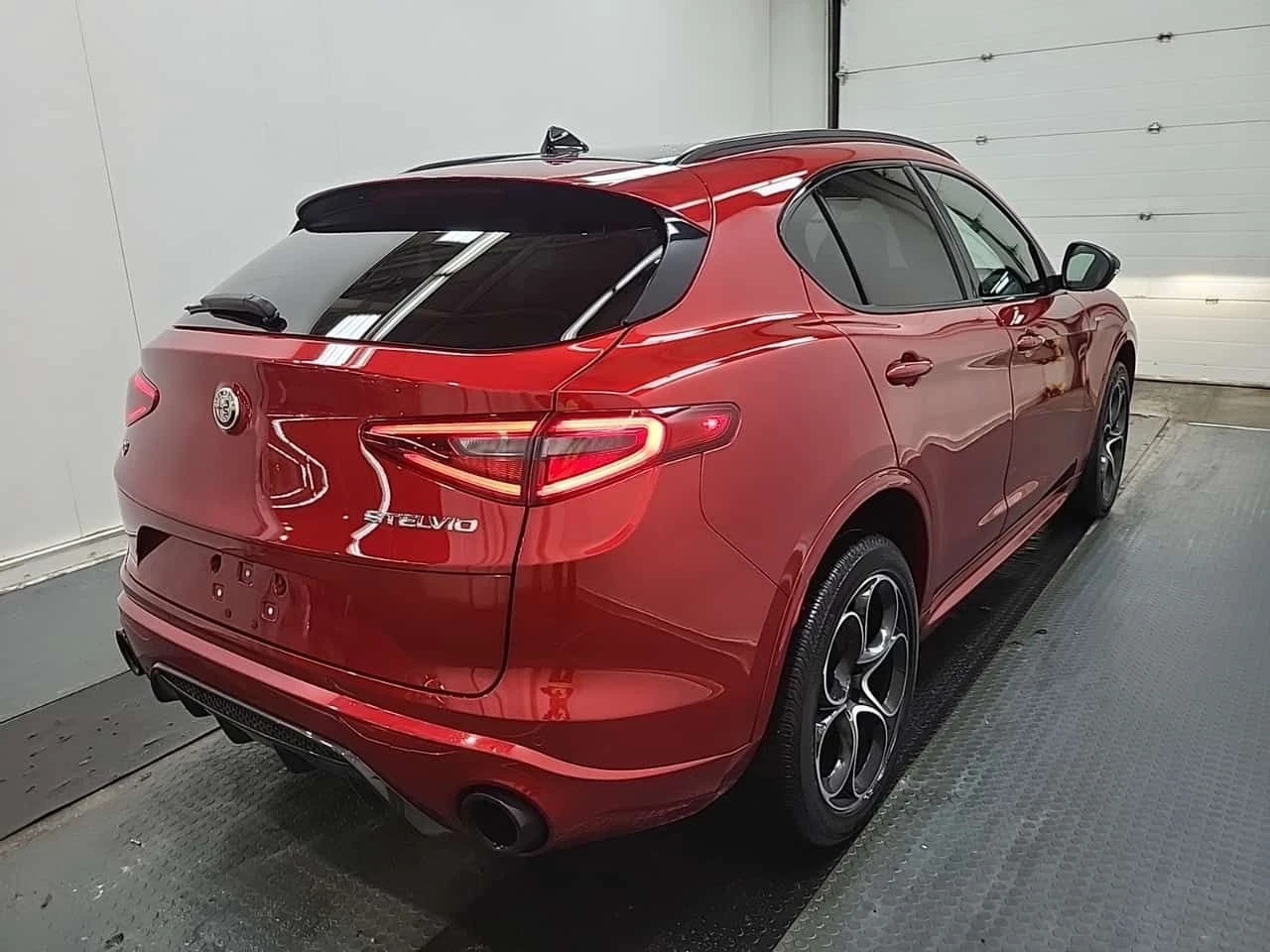 Alfa Romeo Stelvio VELOCE  CARFAX, снимка 3 - Автомобили и джипове - 54109445