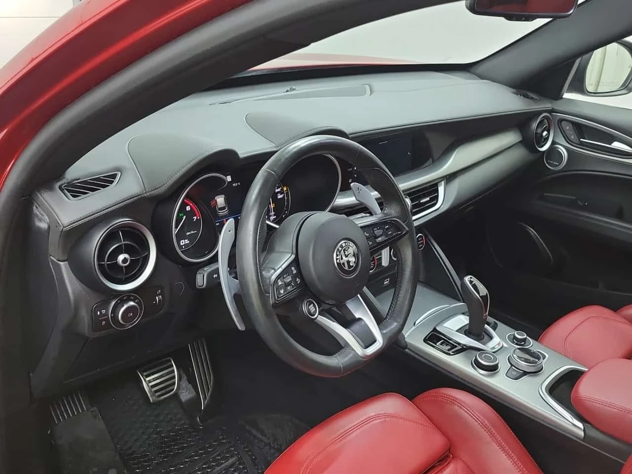 Alfa Romeo Stelvio VELOCE  CARFAX, снимка 10 - Автомобили и джипове - 54109445