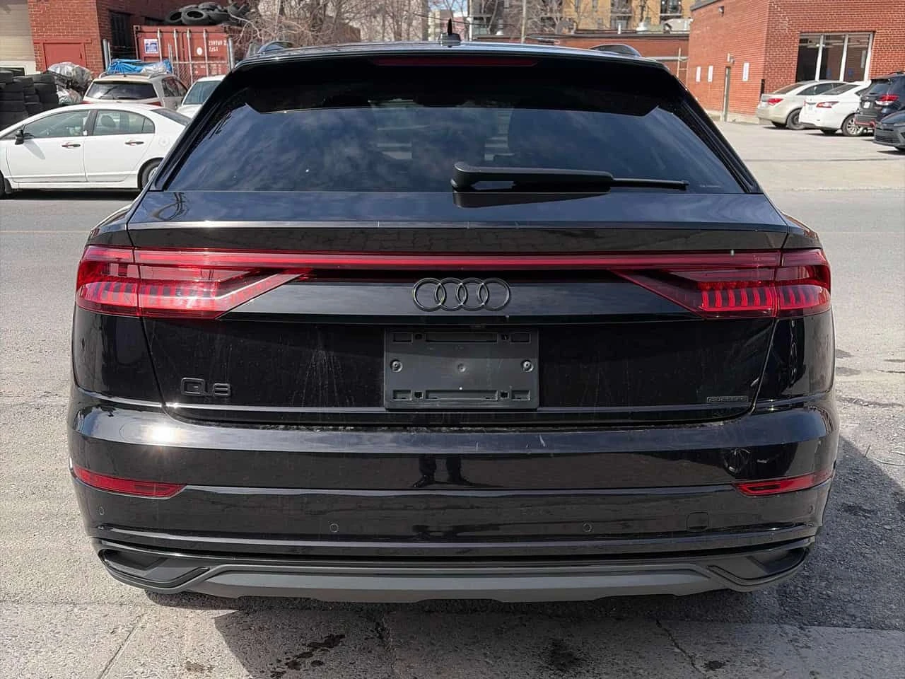 Audi Q8 Progressiv/ОБДУХВАНЕ/ПАНОРАМА/ДИСТРОНИК/360 КАМЕРИ, снимка 5 - Автомобили и джипове - 54271768