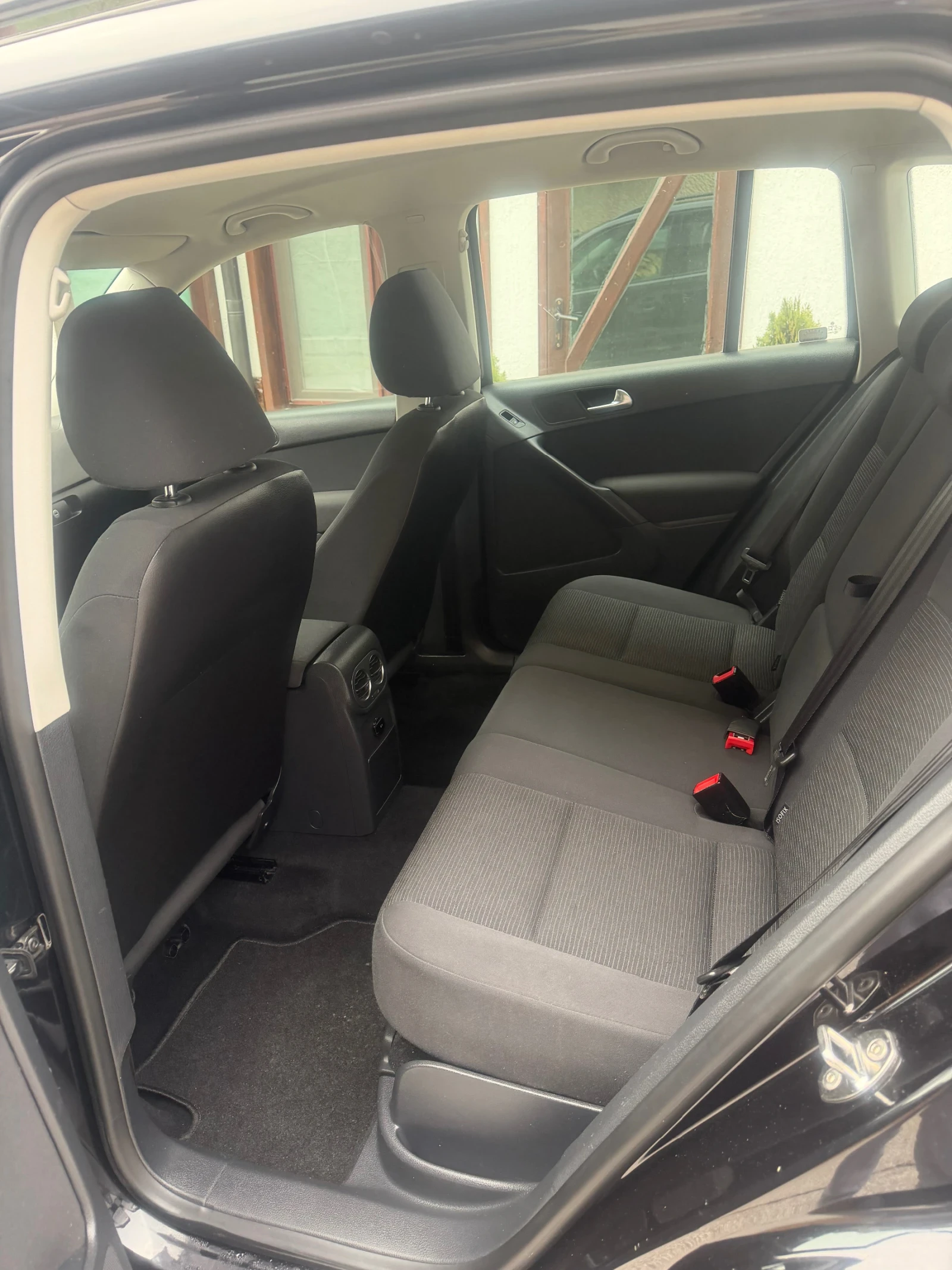 VW Tiguan Track & Field BlueMotion Techn DSG4x4, снимка 10 - Автомобили и джипове - 54424140