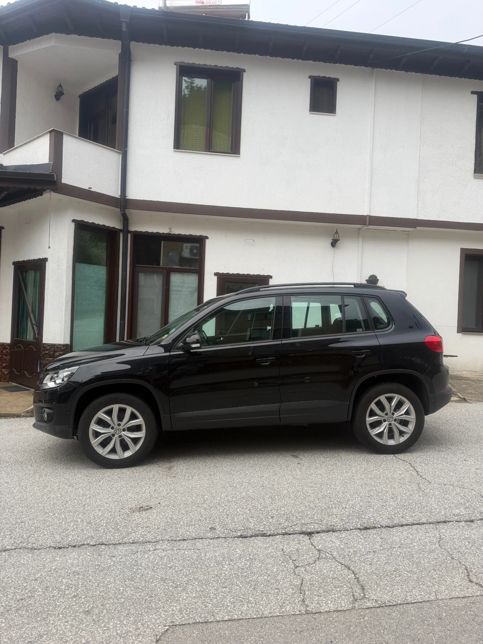 VW Tiguan Track & Field BlueMotion Techn DSG4x4, снимка 4 - Автомобили и джипове - 54424140