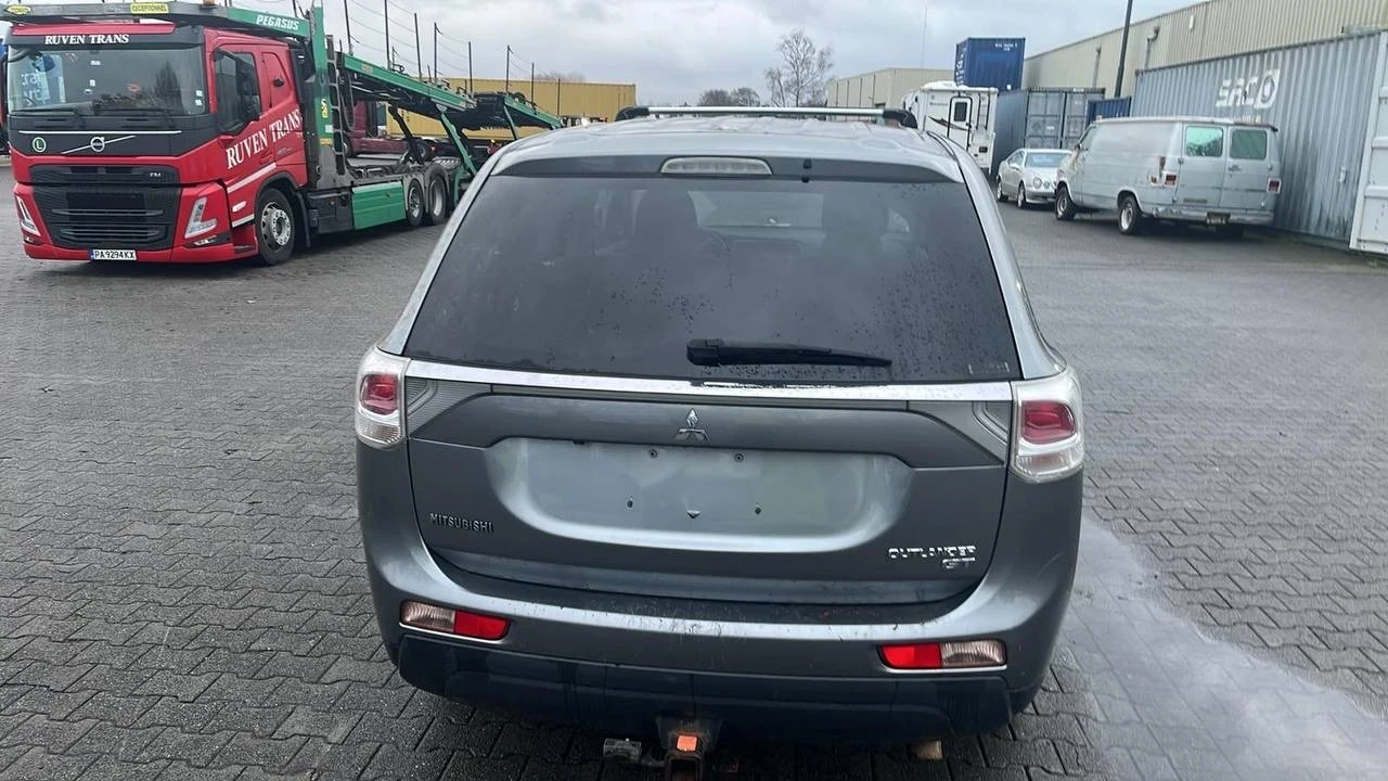 Mitsubishi Outlander 3.0V6 S-AWD 6АТ(автоматична кутия), снимка 2 - Автомобили и джипове - 54389098