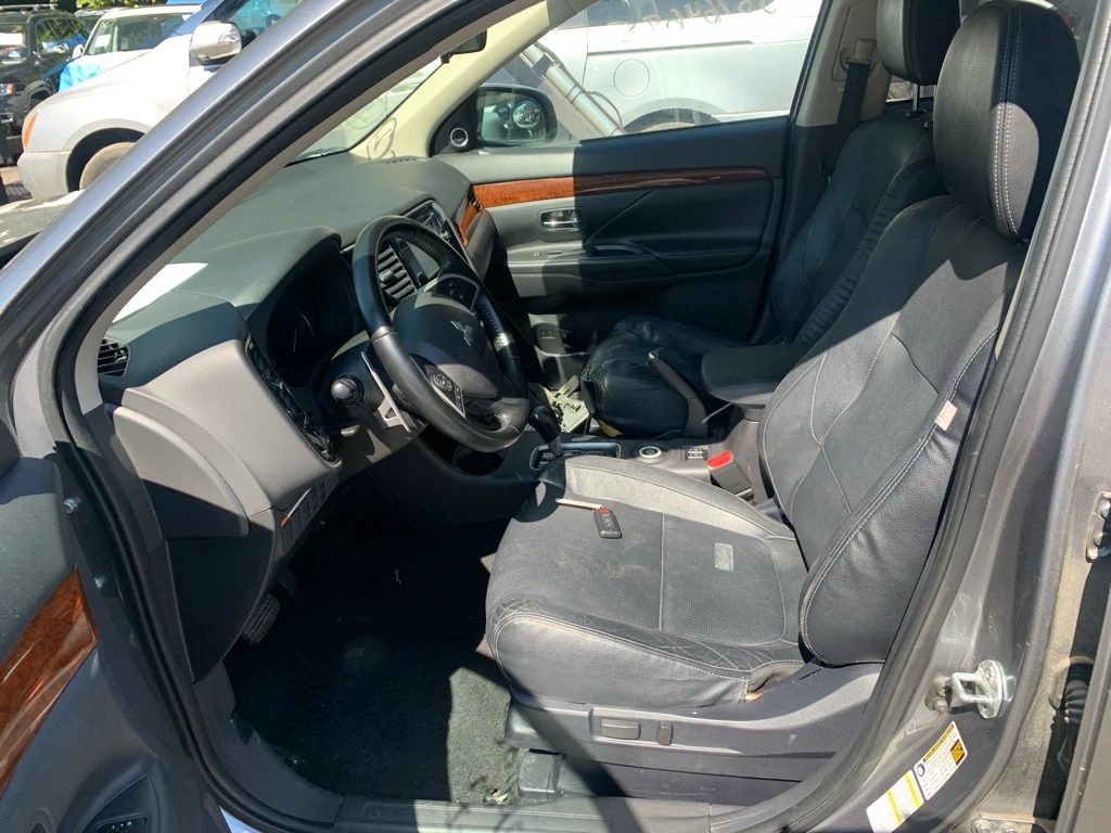 Mitsubishi Outlander 3.0V6 S-AWD 6АТ(автоматична кутия), снимка 3 - Автомобили и джипове - 54389098