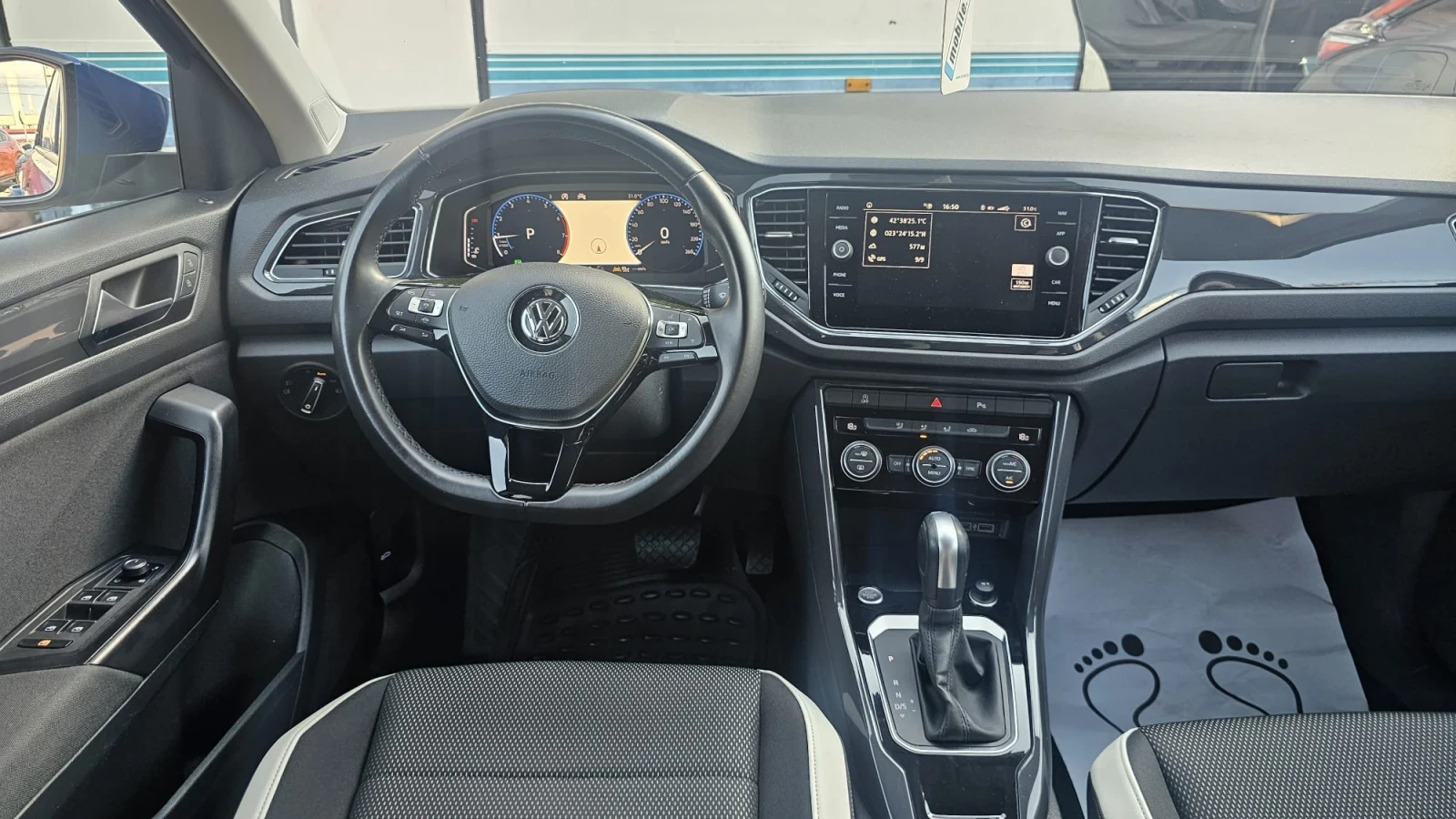 VW T-Roc 1.5 R LINE CarPlay КАМЕРА 7 Скорости , снимка 13 - Автомобили и джипове - 55052031