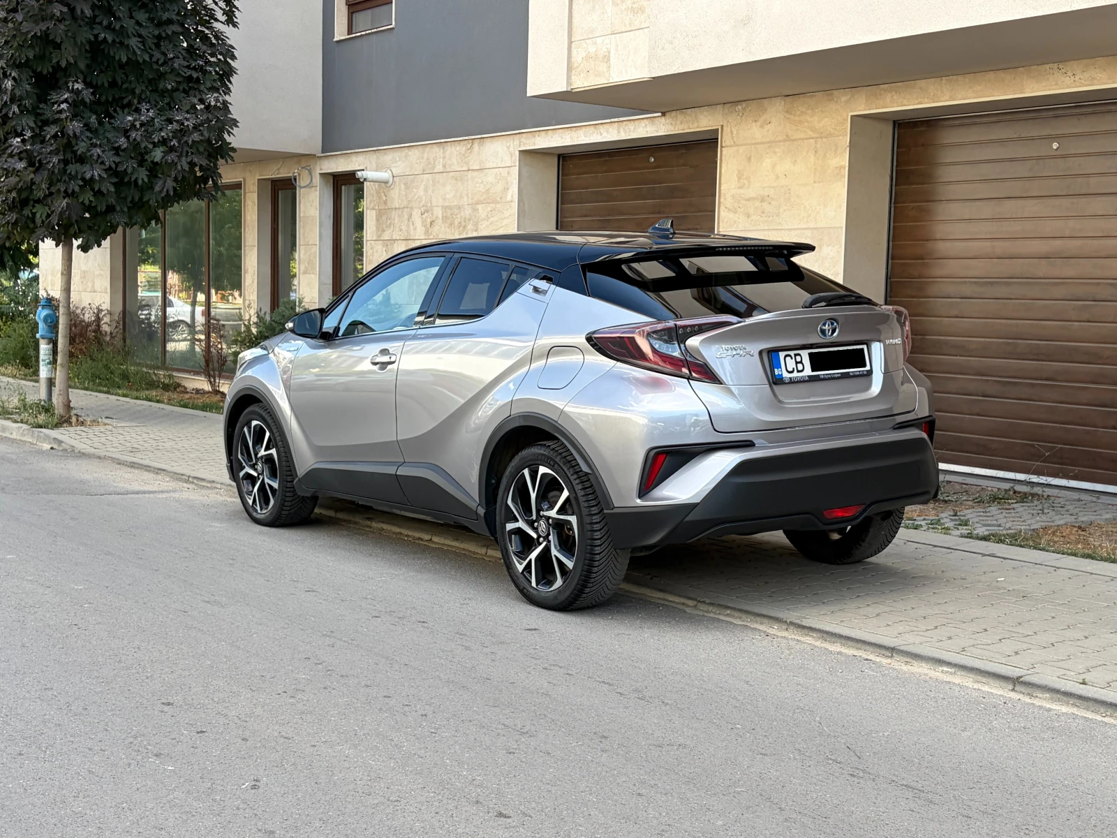 Toyota C-HR 1.8Hybrid e-CVT Classy Bi-Tone - в Гаранция, снимка 3 - Автомобили и джипове - 55548609