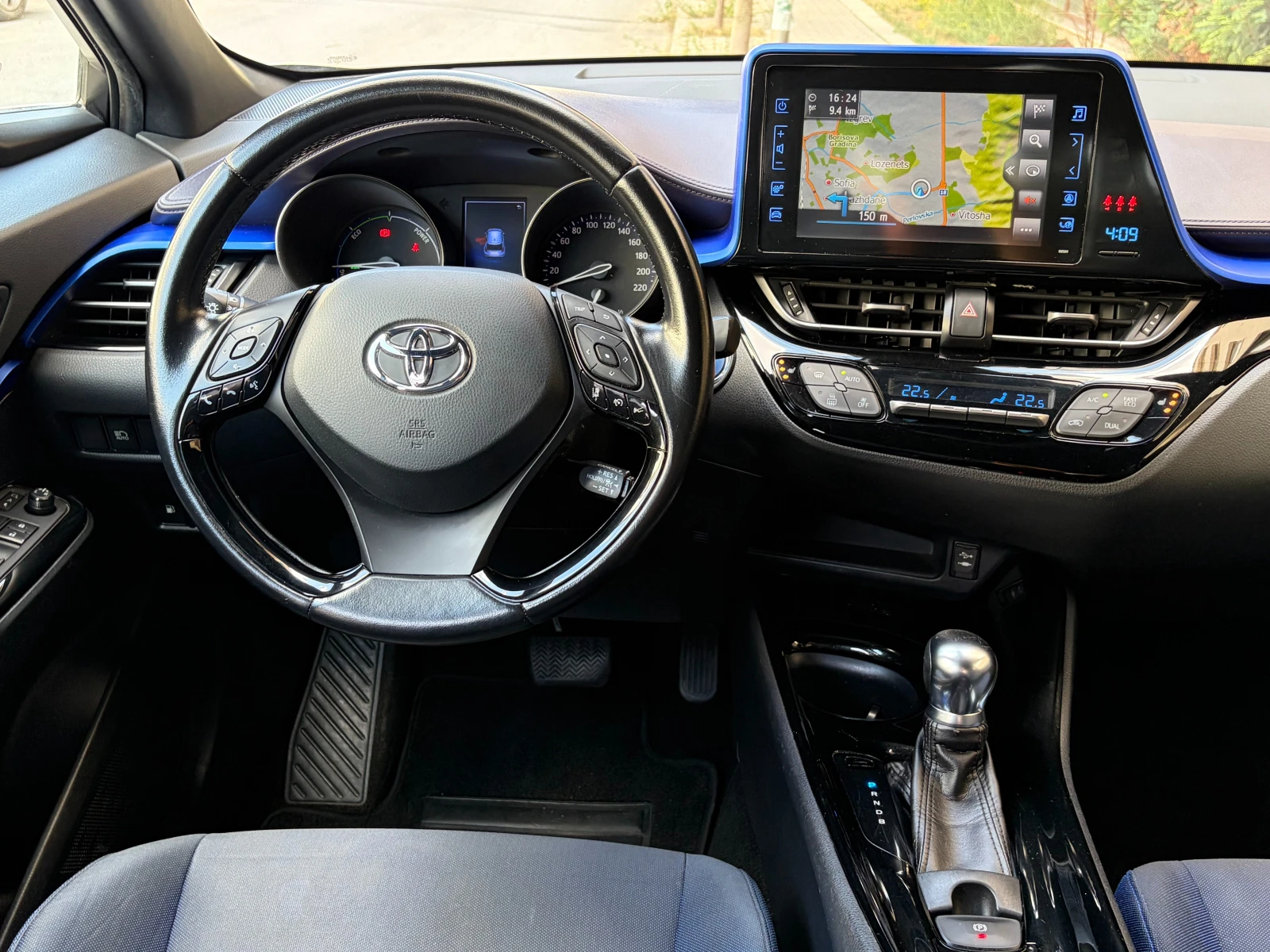Toyota C-HR 1.8Hybrid e-CVT Classy Bi-Tone - в Гаранция, снимка 8 - Автомобили и джипове - 55548609