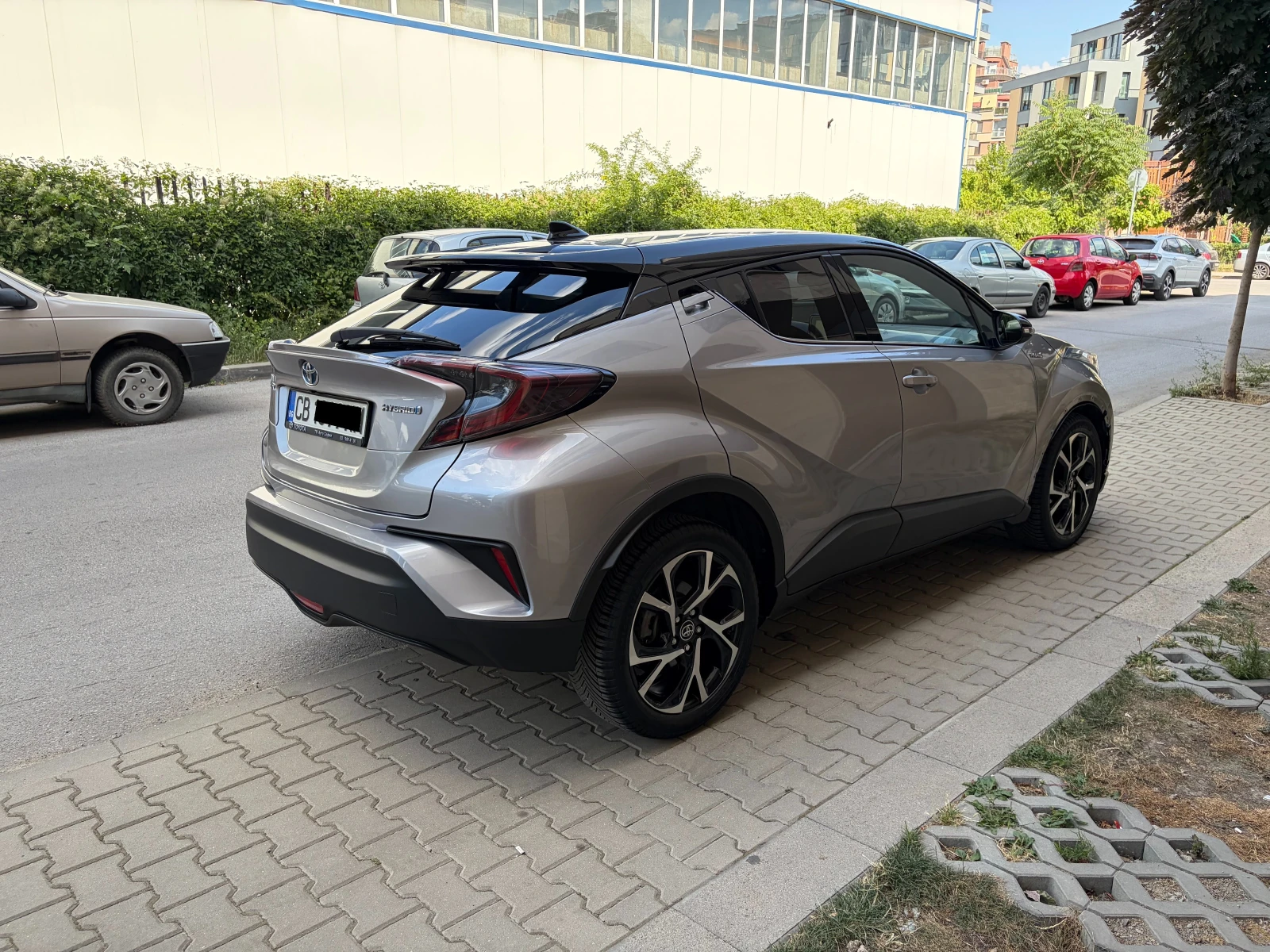 Toyota C-HR 1.8Hybrid e-CVT Classy Bi-Tone - в Гаранция, снимка 2 - Автомобили и джипове - 55548609