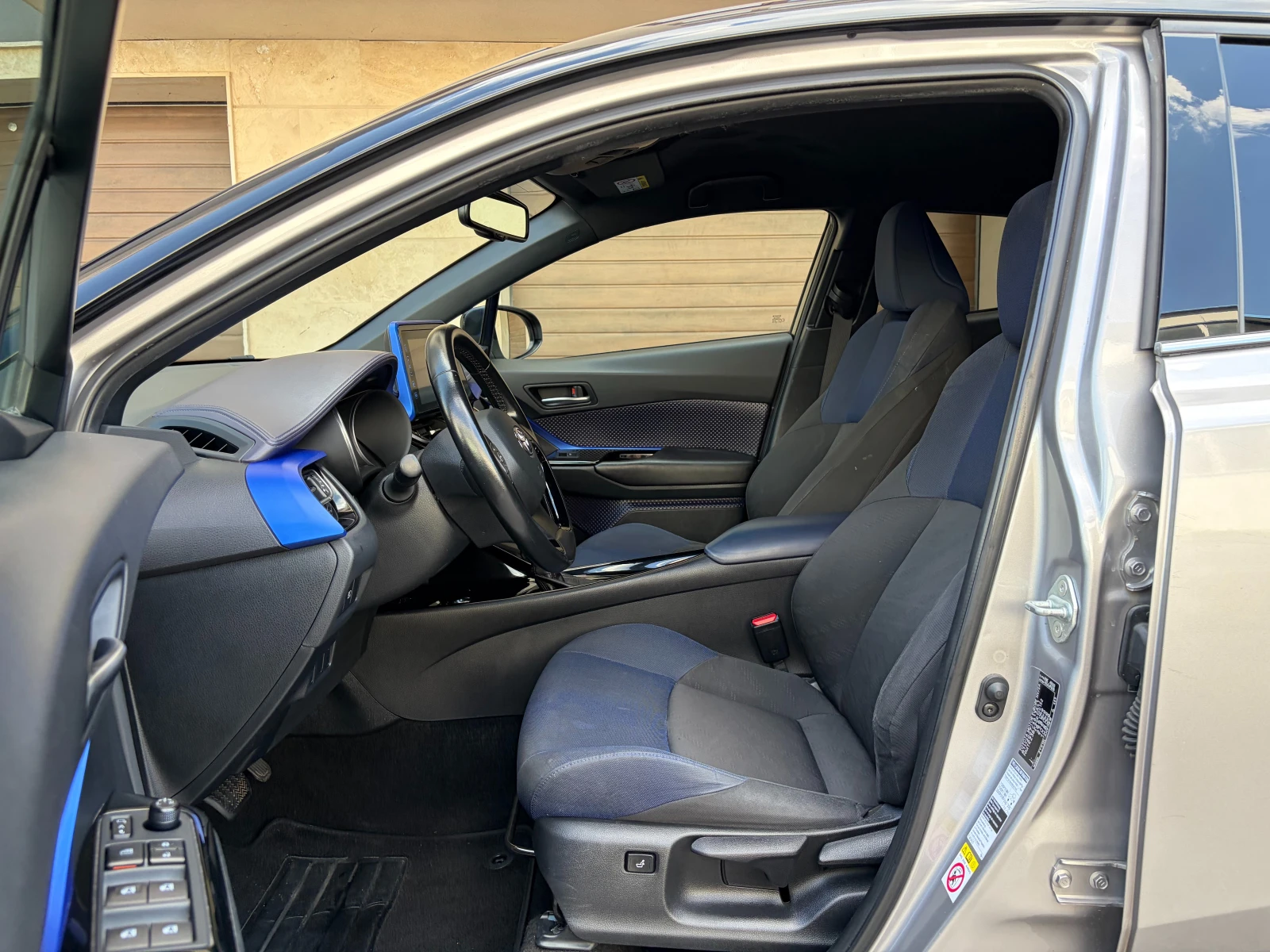 Toyota C-HR 1.8Hybrid e-CVT Classy Bi-Tone - в Гаранция, снимка 6 - Автомобили и джипове - 55548609