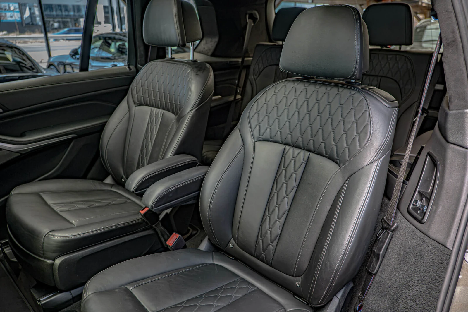 BMW X7 M60I/Harman Kardon/Панорама/Камера 360/Карбон/Aero, снимка 11 - Автомобили и джипове - 55936213