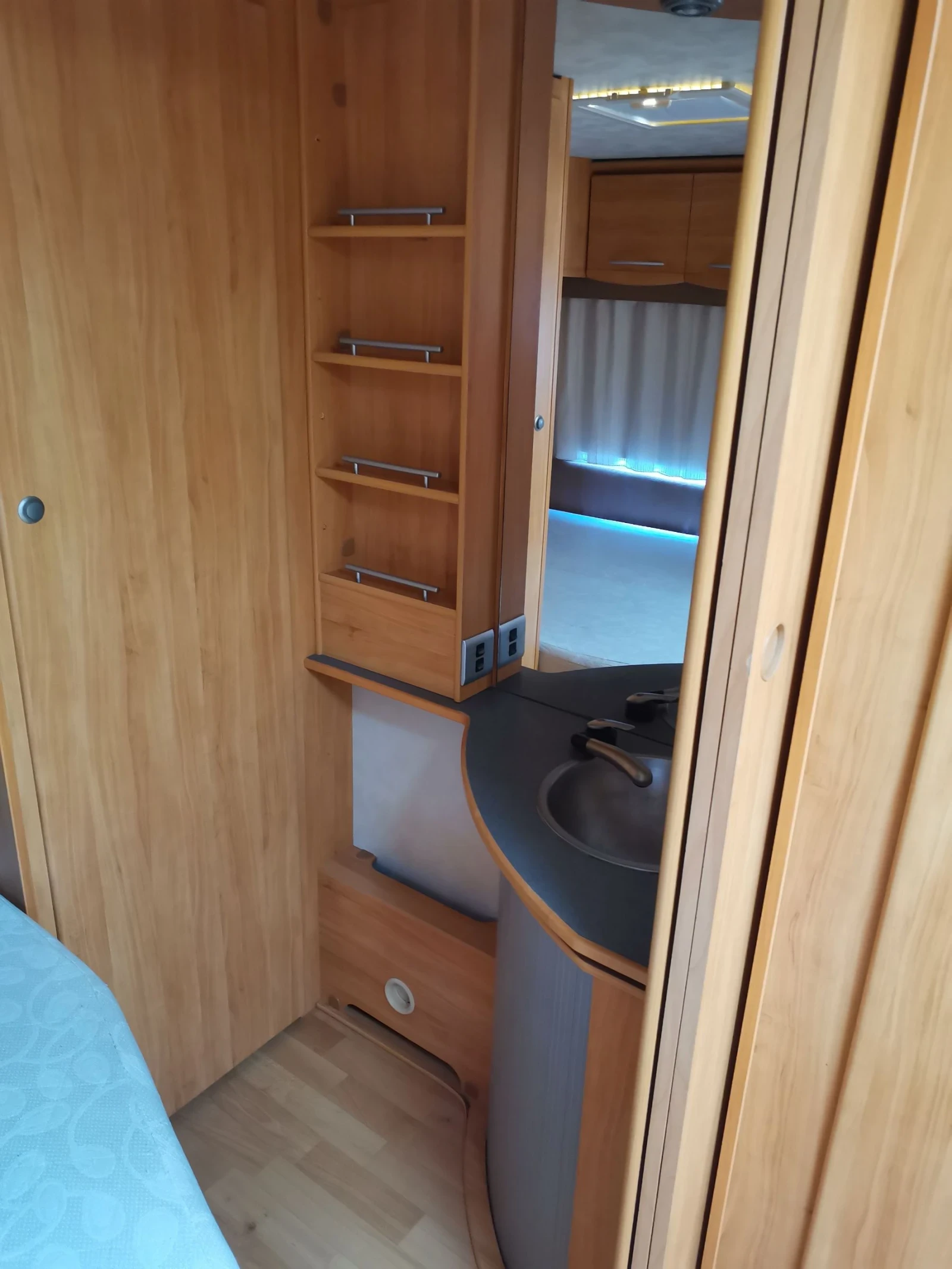 Каравана Adria ADORA 532 UP , снимка 13 - Каравани и кемпери - 55846168