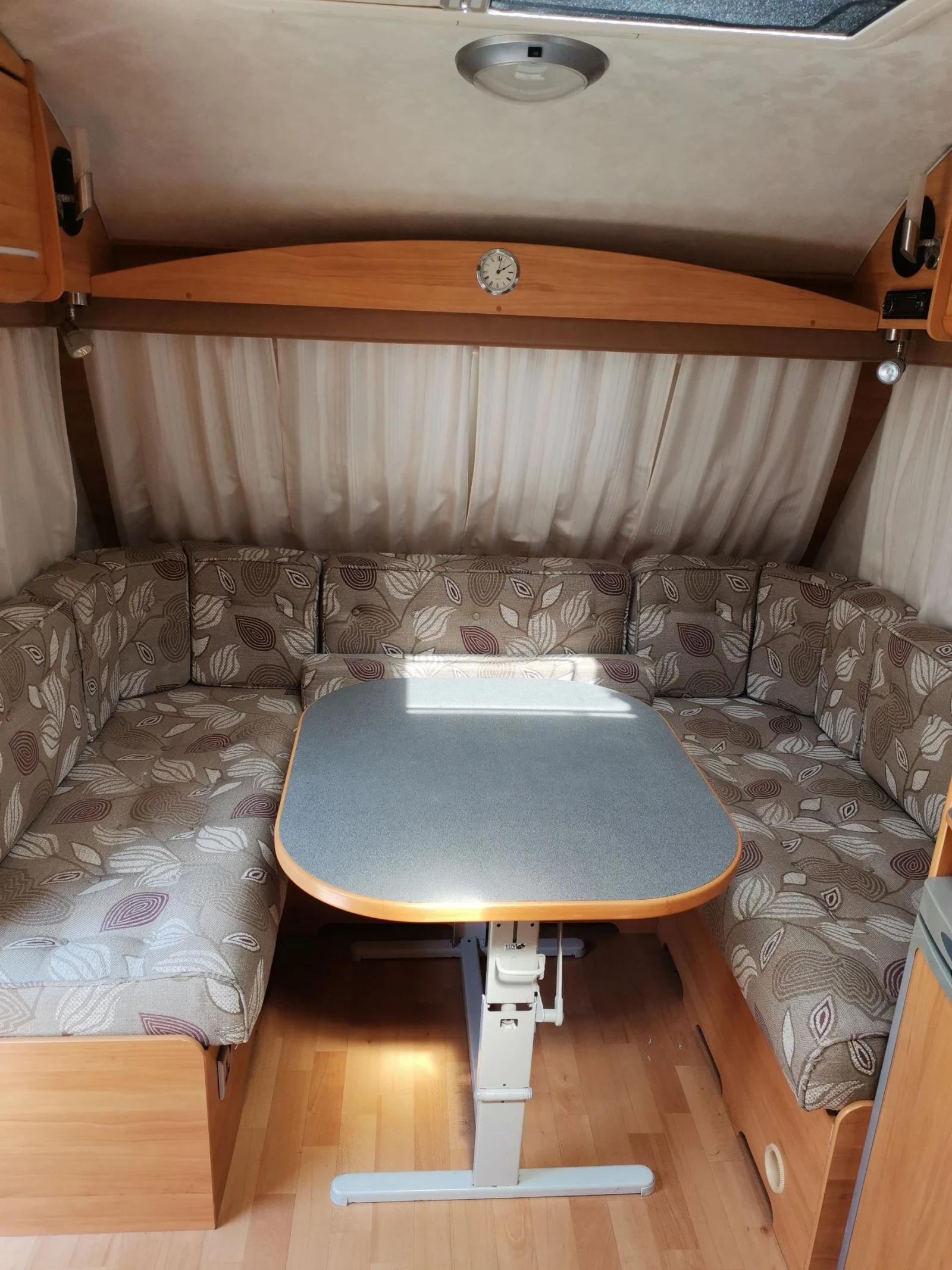Каравана Adria ADORA 532 UP , снимка 7 - Каравани и кемпери - 55846168