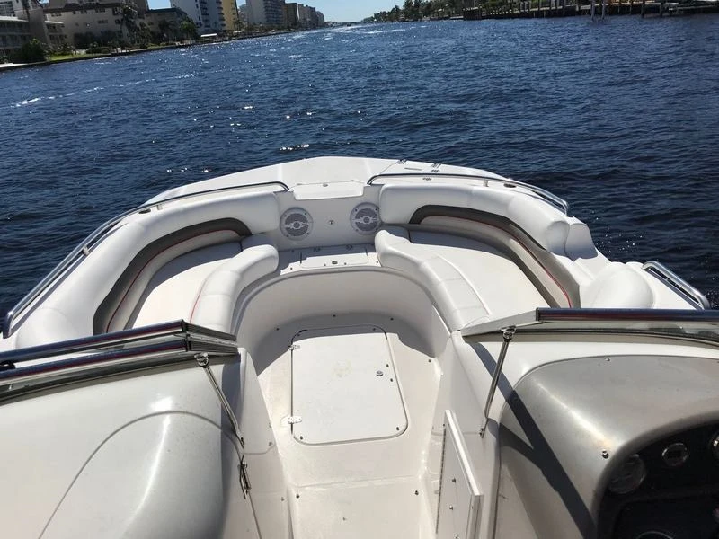 Моторна яхта Rinker 246 CAPTIVA, снимка 5 - Воден транспорт - 53730564