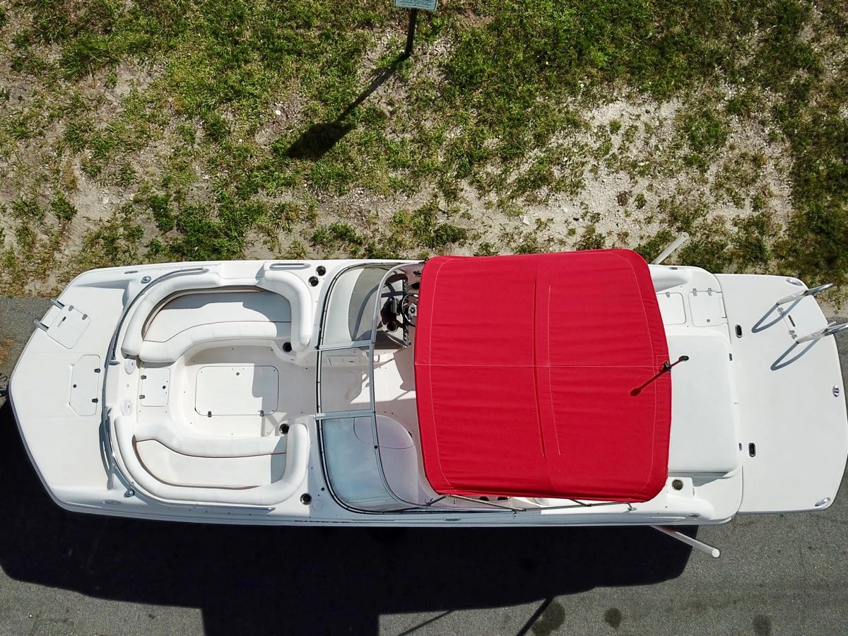 Моторна яхта Rinker 246 CAPTIVA, снимка 3 - Воден транспорт - 53730564