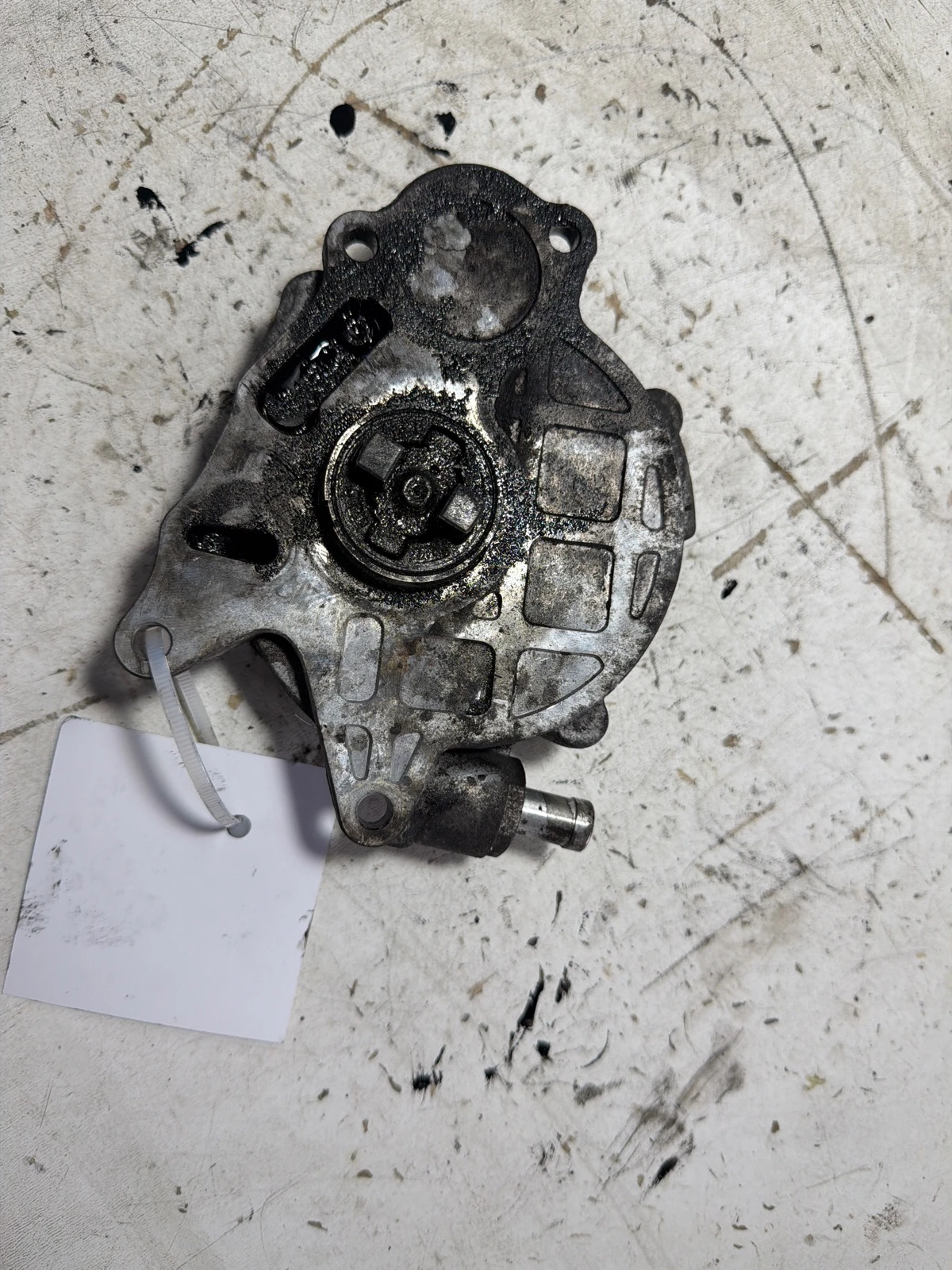 вакуум помпа 2.0 TDI 03L145100 Audi A6