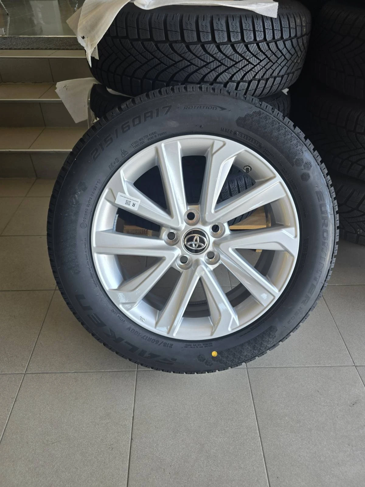    215/60R17  Toyota | Mobile.bg   3